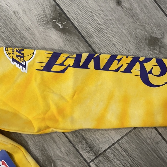 NWT Hollister Tie-Dye Los Angeles Lakers Hoodie - Picture 5 of 5